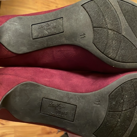 Burgundy Pointed-Toe pumps - Picture 2 of 3